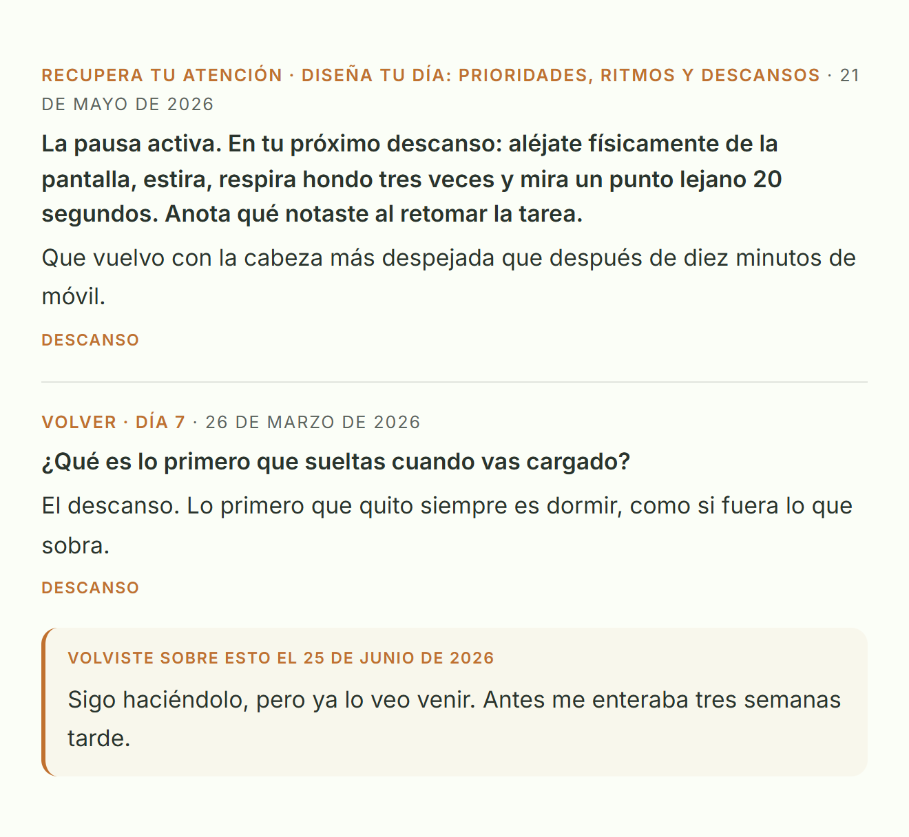 Dos entradas de un Cuaderno sobre el mismo tema, escritas con cinco meses de diferencia: una en una formación y otra en un programa, con una respuesta posterior debajo.